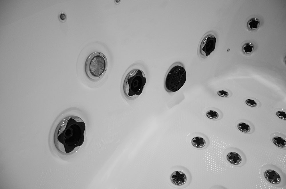 028